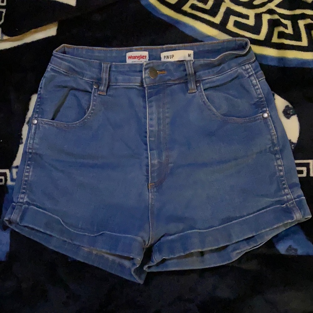 Wrangler Pin up high waisted shorts